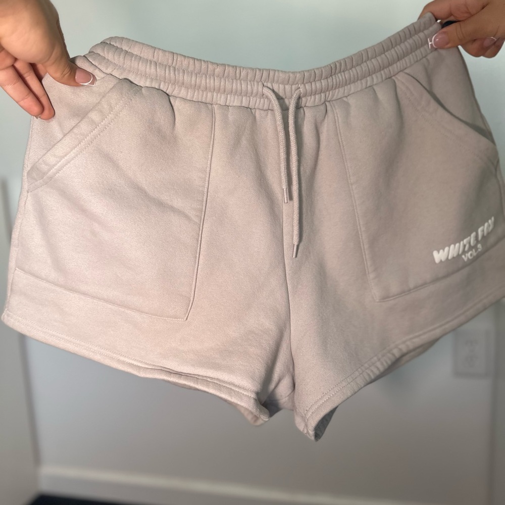 WHITEFOX | Comfy Loose fit Shorts | Color: Cream/Sand | Size: L